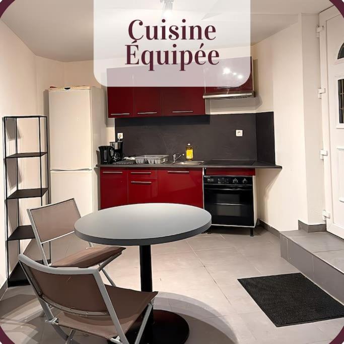 Appartement 2 Pieces Rdc En Duplex Vue Cour Parking Gratuit A 20Metres Roanne Buitenkant foto